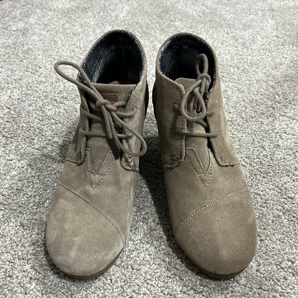 Women’s Tom’s wedges